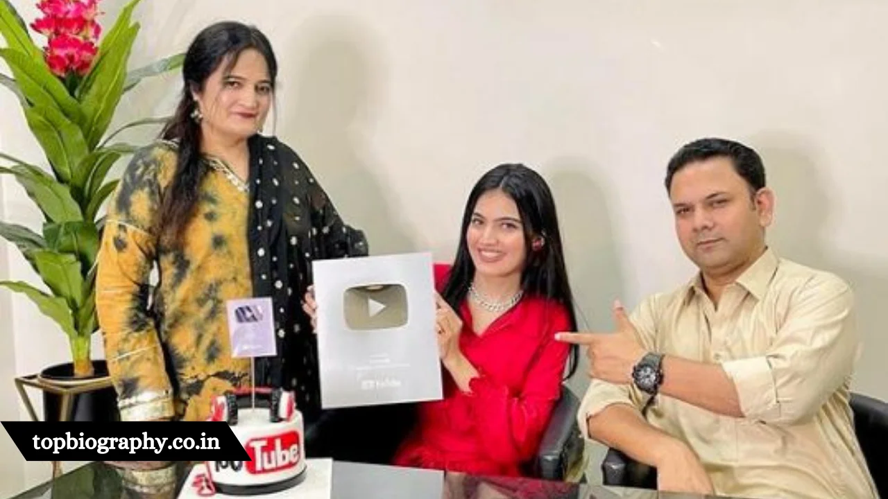 Iqra Kanwal with her parents Iqra Kanwal with her parents