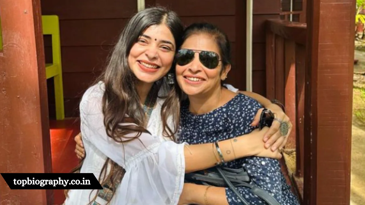 Sakshi Keswani with her mother Sakshi Keswani with her mother